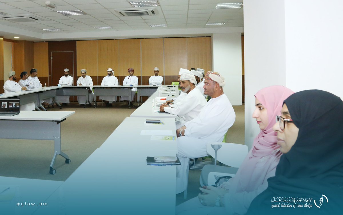 رئيس مجلس إدارة #اتحاد_عمال_السلطنة يجتمع برؤساء النقابات العمالية للشركات التابعة لجهاز الاستثمار العُماني؛ بهدف مناقشة التحديات التي تواجه النقابات العمالية والعاملين بتلك الشركات، وآليات التعامل معها، والحلول المقترحة لها.#