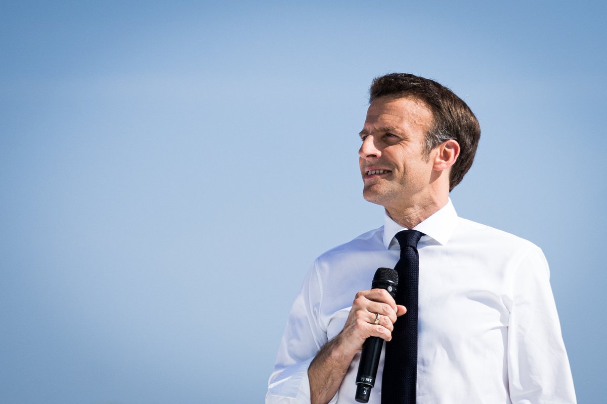 HugoAzmani's tweet photo. Hier, Emmanuel Macron était en meeting au Palais du Pharo à Marseille.
#hanslucas #Marseille #presidentielles2022 #Macron https://t.co/koTwVhq7W5