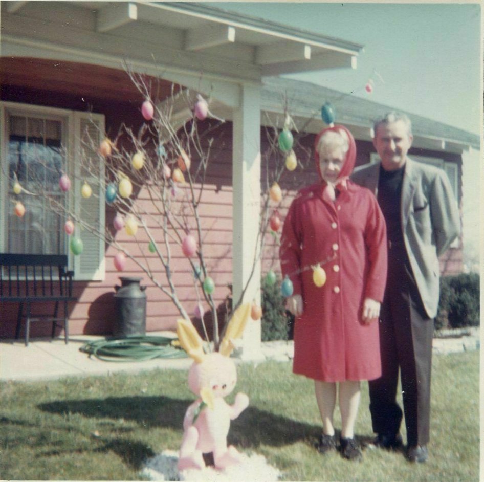 bitter69uk's tweet photo. Happy Easter! #Easter #EasterSunday #Easter2022 #EasterKitsch #retroEaster #VintageEaster #LobotomyRoom #kitsch #EasterBunny #easterblessings #badtaste #shockvalue #camp #retro https://t.co/Tu3q8hymyD