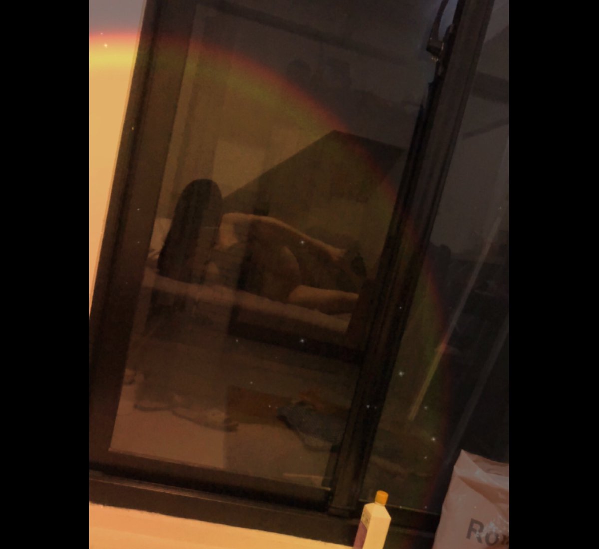 又是這種朦朧的照片了

亮點一樣好找🤪

。

放假洗了頭卻不想出門 有點浪費(´-ω-`)

在家對著落地窗拍照拍得很起勁🤓 https://t.co/EtxEPlbJw9