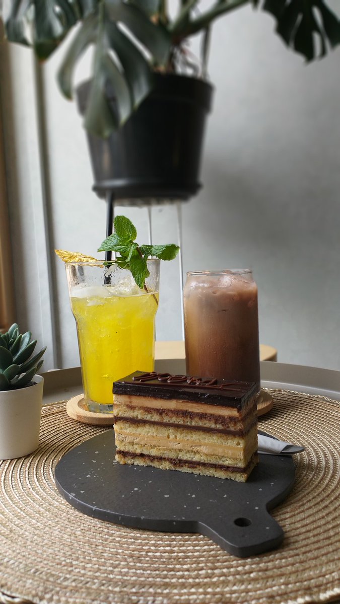 zoglowley's tweet photo. Another 🍰 https://t.co/YhZv838jJH