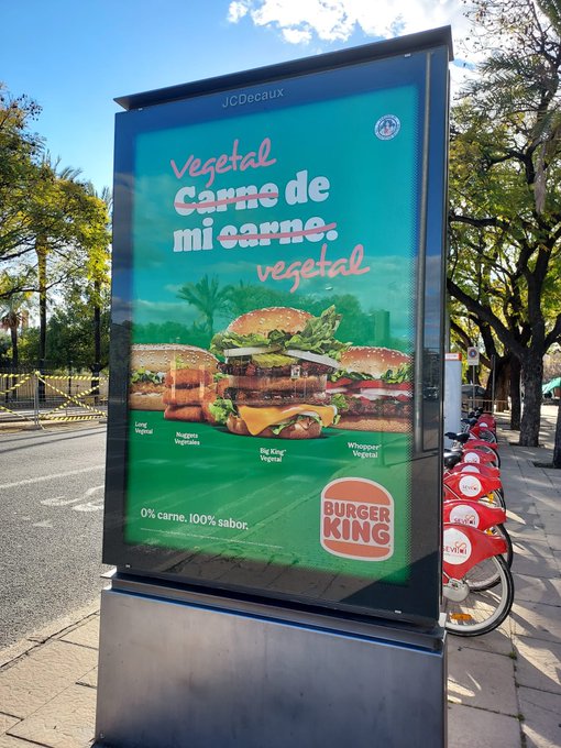 Burger King retira una publicitaria de Semana Santa tras las críticas: "Comed todos de él, que no lleva carne"