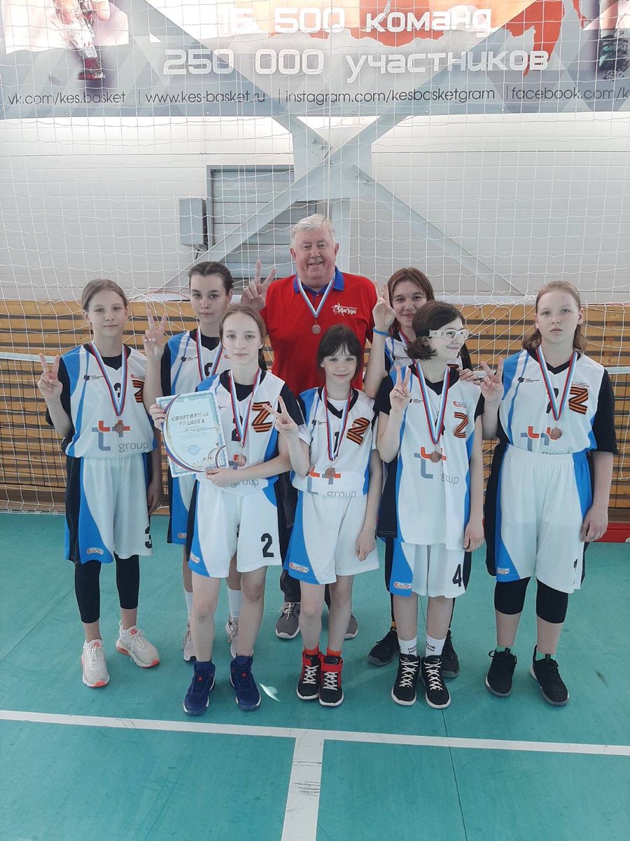 Эта суббота 16.04.22 тоже не прошла даром для БК ЗВЕЗДА ДЮСШ Волжского района. В межрайонном турнире по баскетболу среди девушек 2008-09 г.р. наша команда заняла почётное третье место!!! УРА!!!