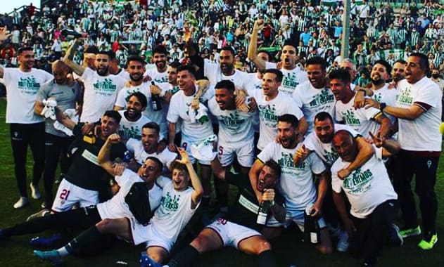 cordobadeporte's tweet photo. ¿Aún de dulce resaca?

Buen momento para deleitarse con la crónica del ascenso del @CordobaCF_ofi ✍ @rafaffernandez
#VolveremosCCF #MeridaCCF #CordobaCF
https://t.co/wxg7LQklC1 https://t.co/hEx8btIVvD