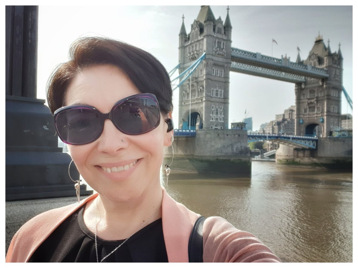 MonicaAnnWalker's tweet photo. Good morning! It is so bright here that I had to get my sunglasses out! London is in full bloom and I am here for it! ๐ธ๐ท๐บ ๐ #LondonInSpring #Spring #GoodMorningTwitterWorld https://t.co/4EMx9gl47p