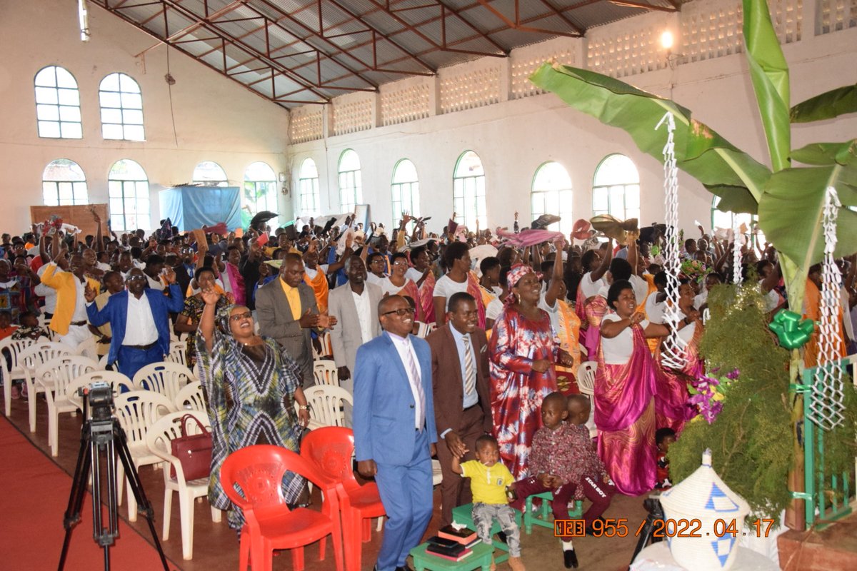 RTNBurundi's tweet photo. #Burundi: Le PrĂ©sident du @burundi_senat se trouve dans @NgoziProvince oĂč il partage la fĂȘte pascale avec les chrĂ©tiens de l'Eglise du Rocher de #Ngozi dans le quartier #Rubuye https://t.co/u5ewt37Hym