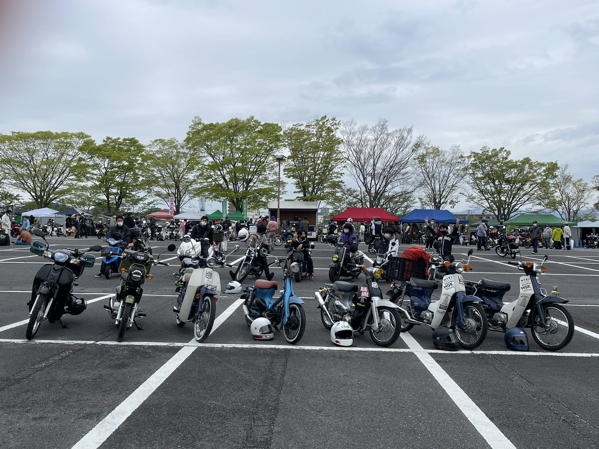 fishing_blue424's tweet photo. 今日は菊川のCUB DAYに行きました❗️
雨降ってたけど楽しかった😊
菊川市長のCB750カッコよかった👏欲しい🥰
あとじゃんけん大会でフューエル1 GET✌️
次はカブパラだ!!楽しみ🎶
#CUBDAY
#スーパーカブ
#菊川 https://t.co/d8i5i3Bq9b