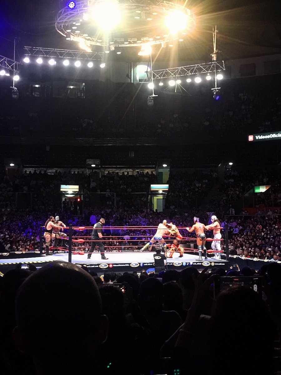 Luismagil's tweet photo. Sigue el spam de postales de México con la lucha libre! #LuchaLibre #CDMX #CiudadDeMexico https://t.co/ZpTQOwIZc1