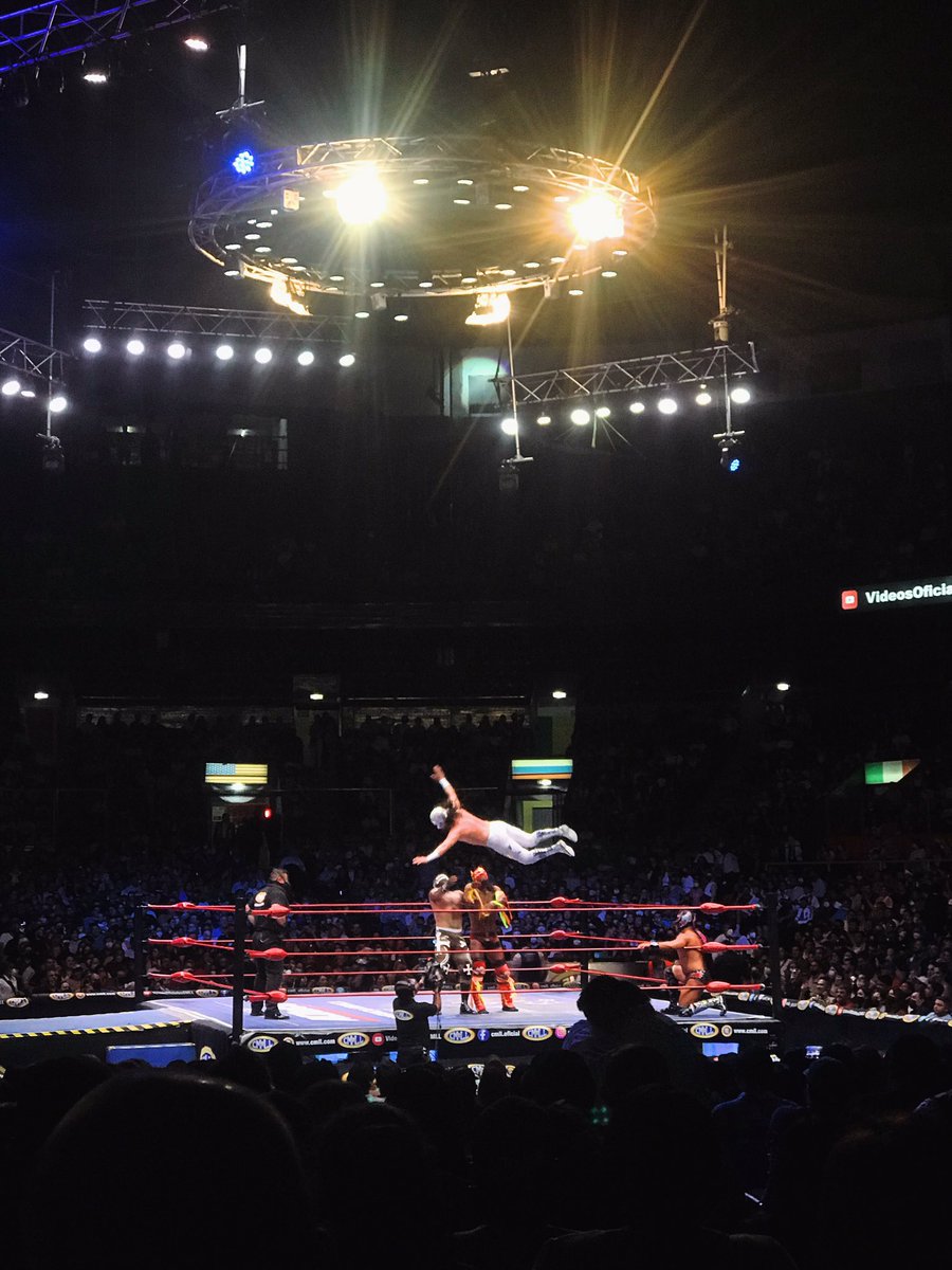 Luismagil's tweet photo. Sigue el spam de postales de México con la lucha libre! #LuchaLibre #CDMX #CiudadDeMexico https://t.co/ZpTQOwIZc1