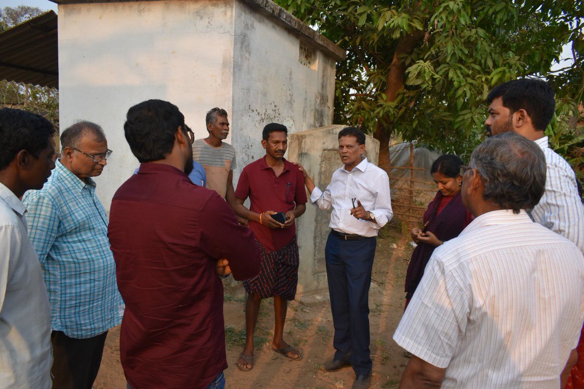 sdf4thepeople's tweet photo. https://t.co/9pc5oydOTg తెలంగాణ లో ఉన్నటువంటి, అన్ని ప్రభుత్వ పాఠశాలల ఆధునీకరణ తక్షణమే చేపట్టాలి. 

మనఊరు మన బడి కి 10000 కోట్లు కేటాయించాలి. 
SDF  రాష్ట్రకన్వీనర్ @Murali_IASretd @RSPraveenSwaero @KTRTRS https://t.co/wIqhSnkcw7