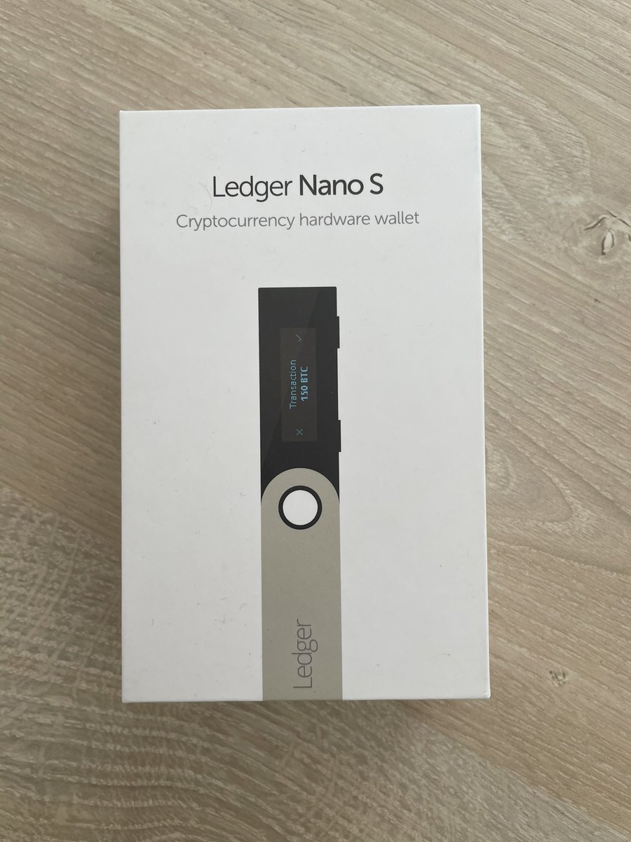 Time for a new #Giveaway 🎉🔥In the #NFT space is safety a must. I will giveaway this Ledger Nano S to 1 lucky winner within 24hours! 

To participate:
1) LIKE and RETWEET
2) Follow this account <a href="/CapptainBB/">Redu247</a> 

Winner will be randomly picked, good luck!🍀 stay #SAFU #NFTGiveaways