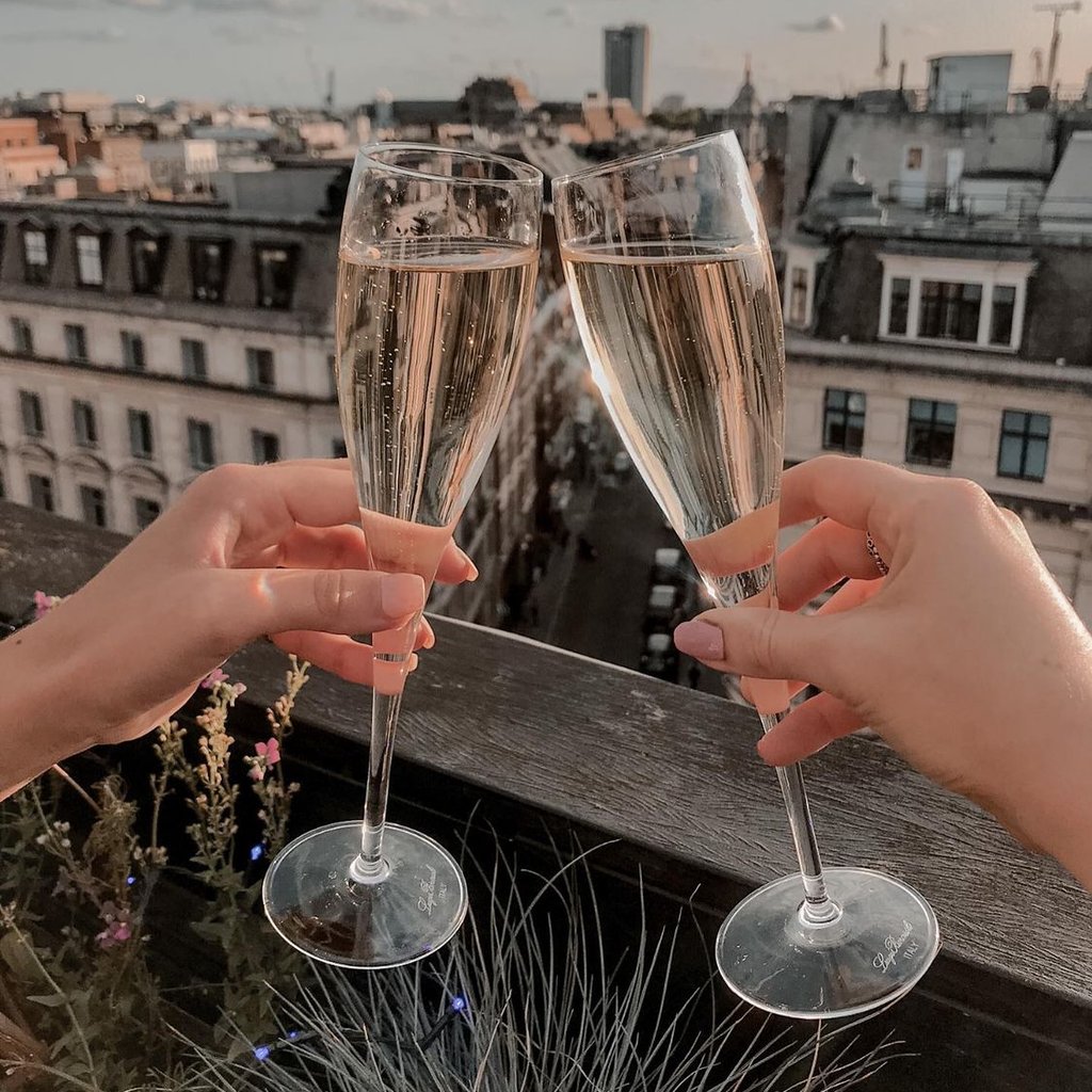 Cheers to the long weekend 🥂 What are your bank holiday plans this Sunday?