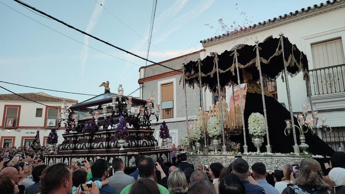 juanca_sev's tweet photo. Sábado Santo radiante, 
la Fe de mis mayores
#Andalucía https://t.co/DOKTCJRbHP