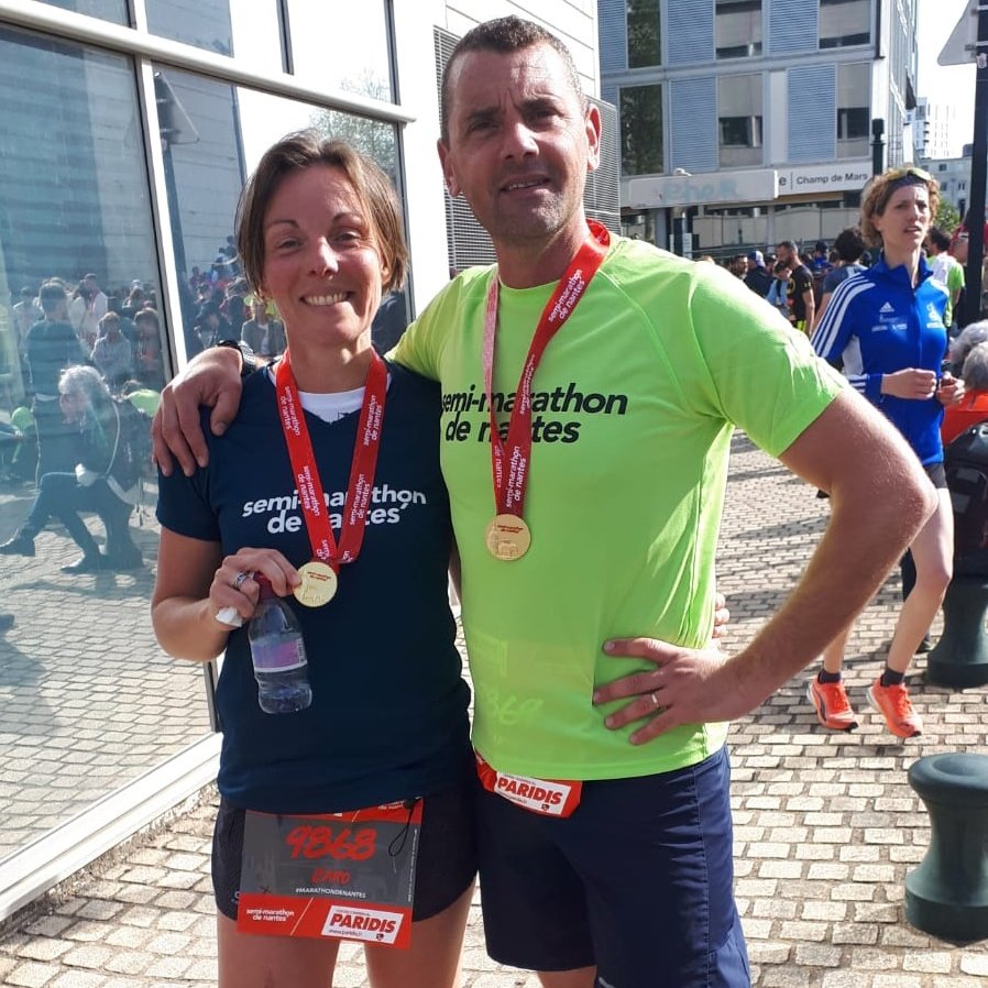 MarcDejean1's tweet photo. 42km en duo.
#TenirLEffort #AvecNosBlessés 
Une pensée particulière pour nos soldats de l'image.
#MarathonNantes https://t.co/WF6L7RQ4ci