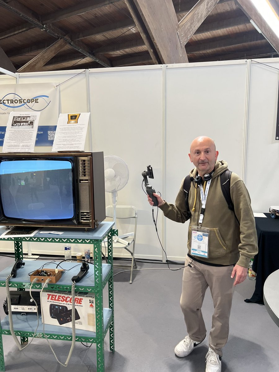 QuaiLab's tweet image. #ga2022 merci @ppgarcia75 pour votre visite sur le stand Electroscope