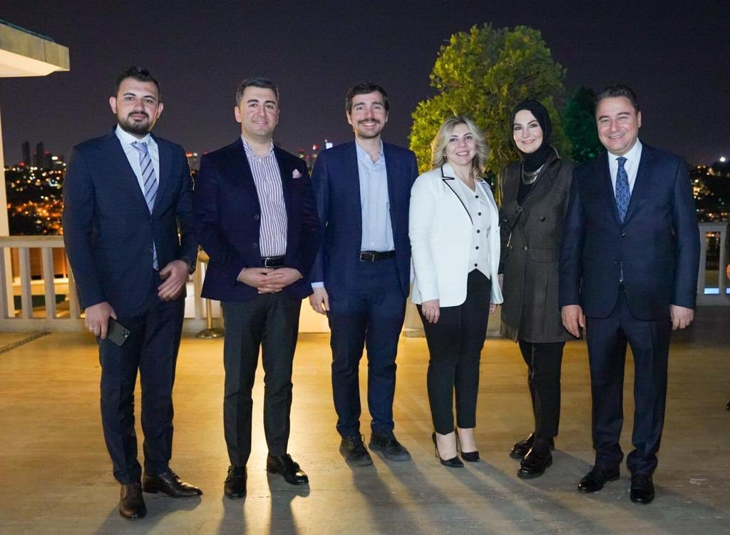 İstanbul İftarından sonra Genel Başkanımız , Zeynep Hanım ve genel merkez arkadaşlarımızla ile birlikte..
@alibabacan 
@cemavsar44 
@_RojhatOlmez 
@nalbantogluben 
@devapartisi