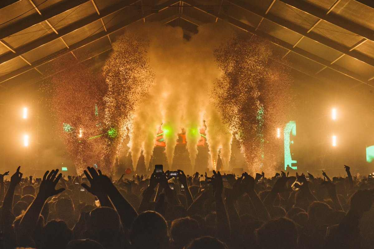 The countdown is on till we take over Gloucester Park, Essex on Sunday 1st May for Indulge Festival 🎪☀️🎉

Expect to see mind blowing production + some of the worlds most talented artists + smiles all round 😁💚

1st Release tickets RUNING LOW 💨

Indulgefestival.com