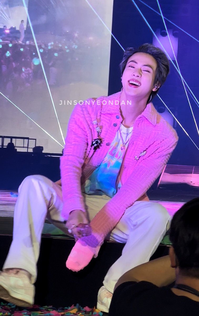 LINFAMILY11's tweet photo. Kim Seokjin #JIN Kim Seokjin THANK YOU JIN #SuperTuna_Jin #Yours_Jin BRIGHTEST STAR SEOKJIN VEGAS LOVES SEOKJIN #๋ฐฉํ์๋
๋จ์ง RECORD HOLDER JIN #BTSJIN #500DaysWithAbyss https://t.co/2qTR7vYUcr