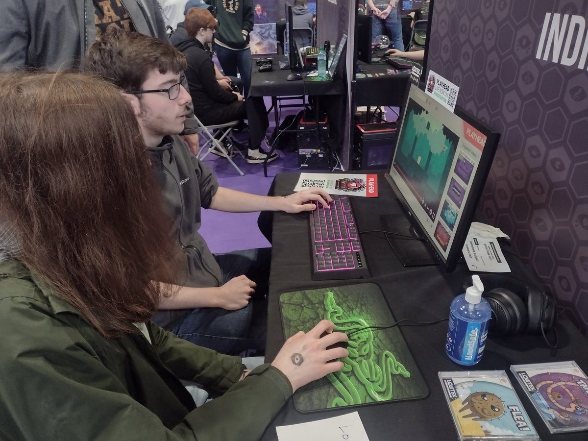 Wallmasterr's tweet photo. Our new game #playhead
Ye it's two player of you work together
Live on Kickstarter . Only a few days left
https://t.co/lVFuz3vfpE
#gamedev #coop #indiegame #i68 #insomnia68 #lowtekgames https://t.co/JoLbYP0Gad
