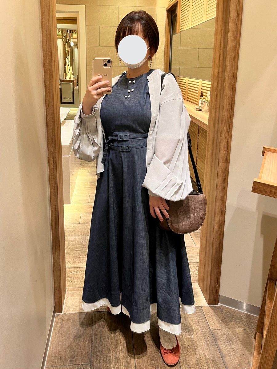 ajitama_topping's tweet photo. 美容院で髪の毛バッサリ💇🏻‍♀️ インナーカラーをピンクにしてもらった🌸
#maddermadder twinsと #pacla プリーツブラウス✨
#マダマダフク https://t.co/MW5UUqS4sI