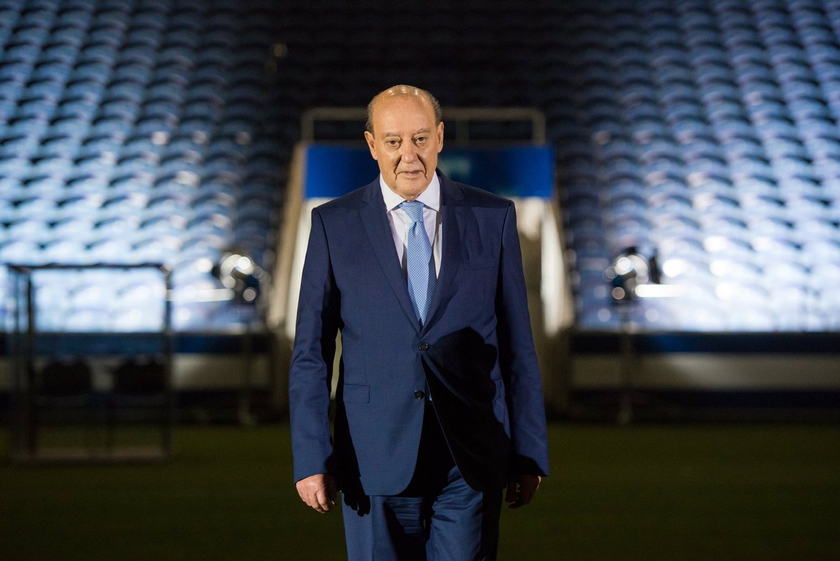 CabineSport's tweet photo. Jorge Nuno Pinto da Costa completa hoje 40 anos na presidência do FC Porto.

O presidente portista é o dirigente mais titulado da história com 1340 títulos. https://t.co/lhMcyChgjH