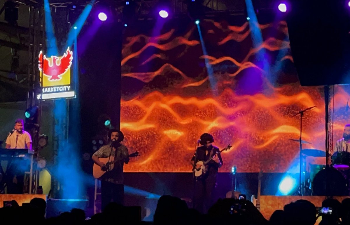 ShantiDevanand's tweet photo. @chaimettoast 
#whenchaimettoastMumbai #chaimettoast 
‘Twas an amazing night <3 https://t.co/iDaelmSZ73