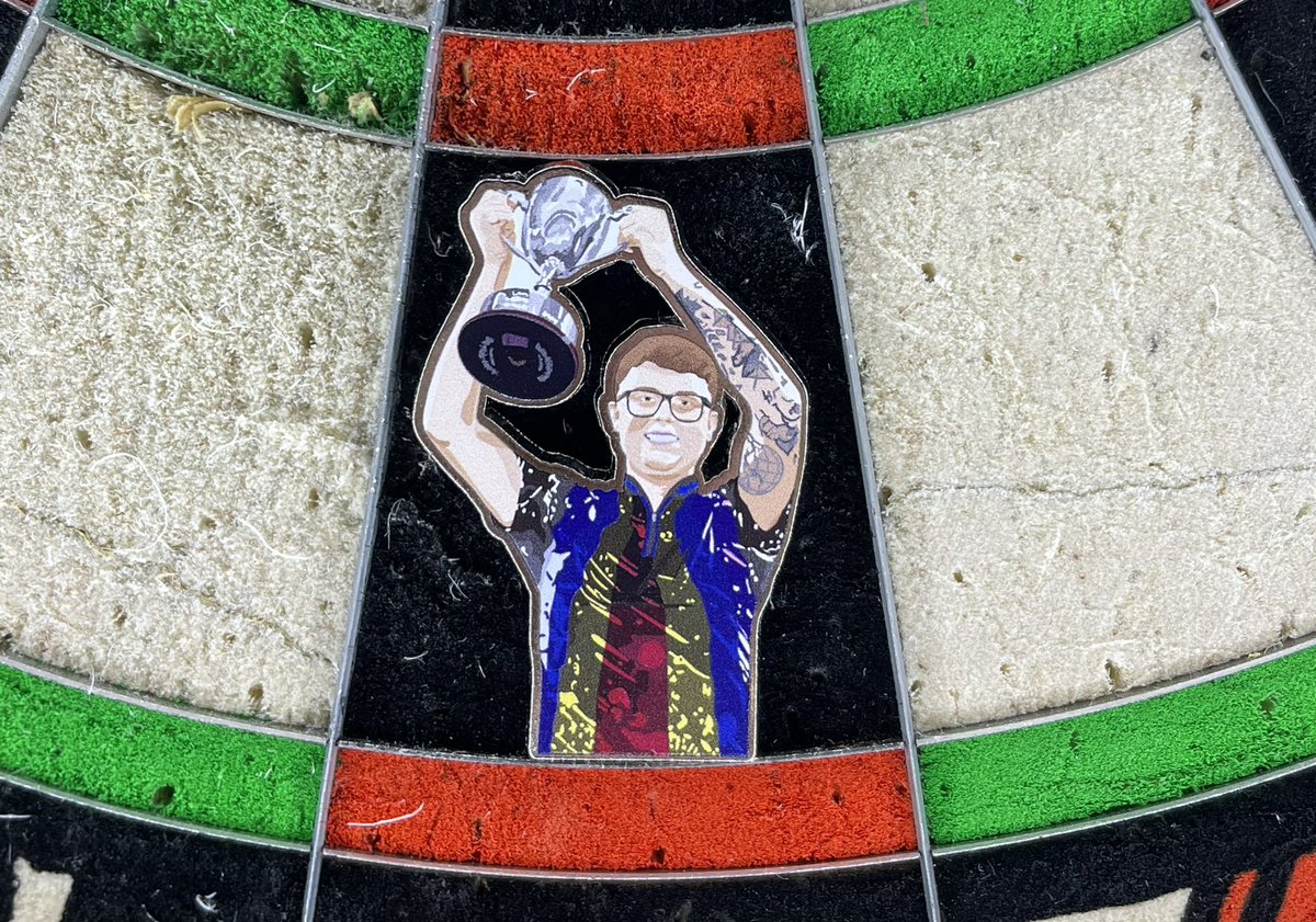 Darts Pin Badges tweet media