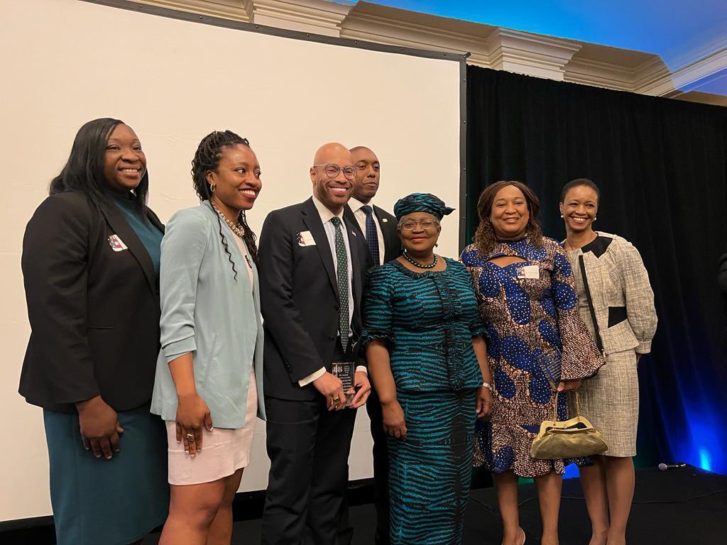 NOIweala's tweet image. It was a great night of recognition for Nigerian-Americans excelling in the Biden administration. Happy to join the award ceremony and to meet such dynamic professionals including Enoh T. Ebong, @osaremen_ , Funmi Olorunnipa Badejo, Dr Kechi Achebe, @CRAguh and @IkeUmunnah!