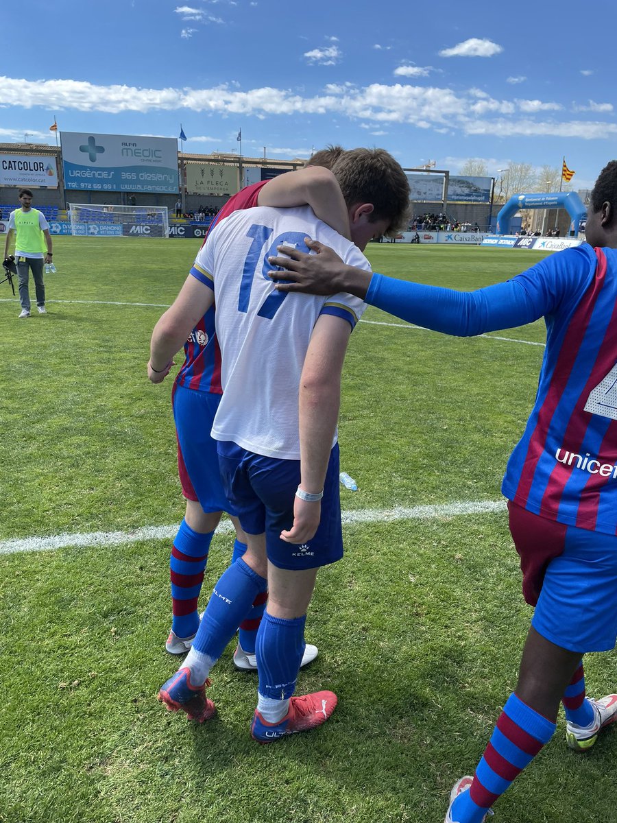 micfootballcup's tweet photo. Sport is about respect 💙

Lo más importante del deporte, demostrar valores en el césped. 

#WeAreMIC 👏🏻 https://t.co/p9zZQgds8j