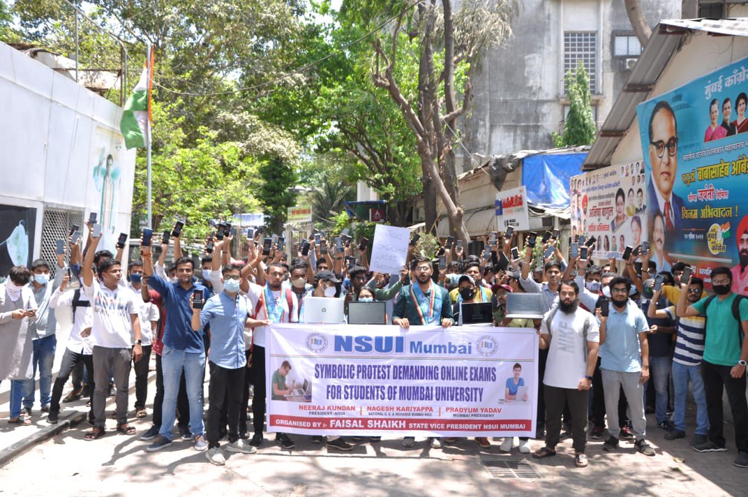 NSUIMumbai's tweet image. Under the guidance of NSUI General Secretary & Incharge Mumbai @Nagesh_nsui6 ji NSUI Mumbai Vice President Faisal Shaikh Organized a symbolic & peaceful protest against University of Mumbai & demanded Online Exams across all courses (Traditional & Professional)