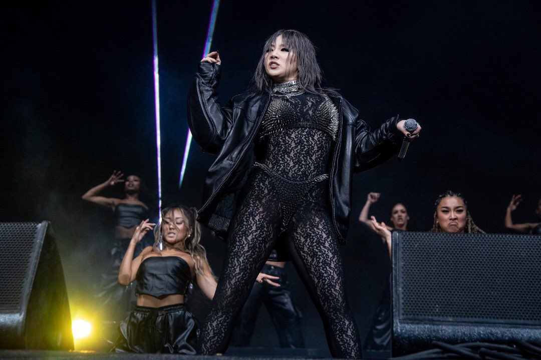 ivan_jinghang's tweet photo. CL, Minzy, Dara &amp; Bom from 2NE1 perform at the Coachella Music &amp; Arts Festival at the Empire Polo Club 
#2ne1atCOACHELLA #2NE1chella 
#CLchella #88risingCoachella https://t.co/dSDcU0O1Mn