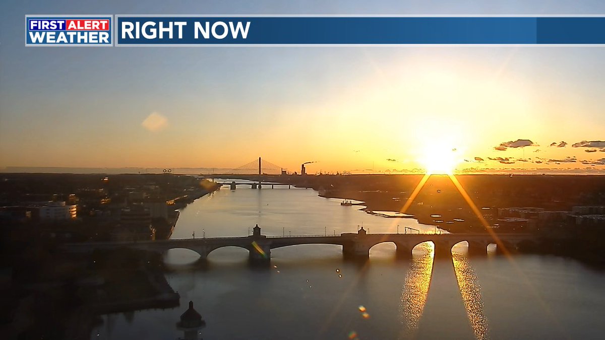 13abc's tweet photo. Breathtaking sunrise on this Easter Sunday morning! ☀ https://t.co/NnVSI1MVY6