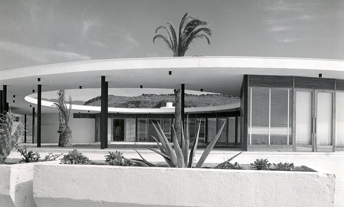 La Rotonda y El Abanico, dos iconos desaparecidos de la urbanización de Maspalomas Costa Canaria. El caso de La Rotonda es el más grave, obra de Manuel de la Peña y Michel Weill, ganador del Concurso Internacional de Ideas...