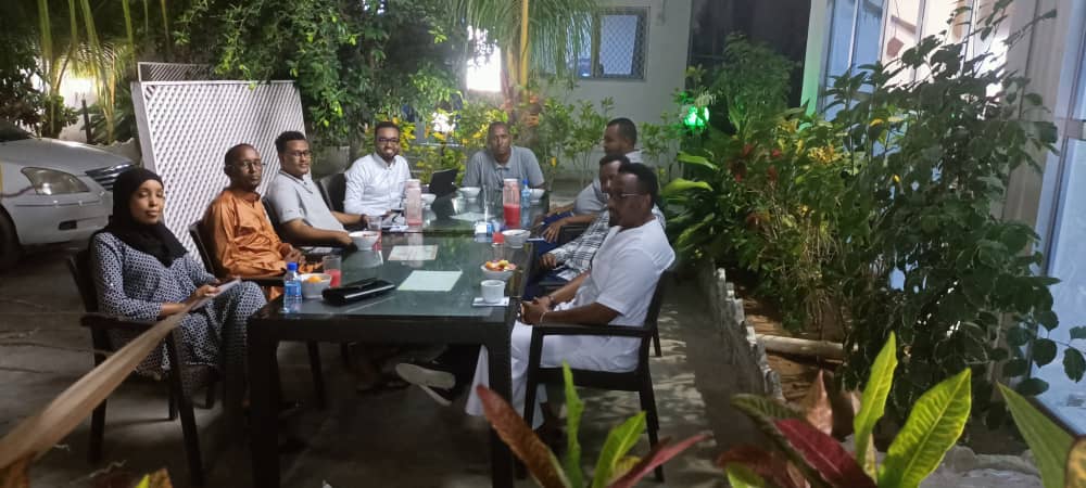 AlmasTraining's tweet photo. Last night we had a joint iftar with all the top members of @AlmasTraining  and coinciding with our monthly meeting, Finally, We would like to express our gratitude to our senior advisors for their efforts in hastening Almas' current plan. https://t.co/6rn7UihpIZ