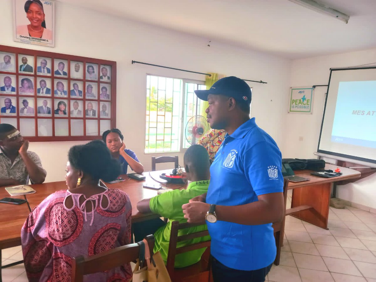 DenonDr's tweet photo. Le 16 Avril 2022, veille de Pâques, j'ai animé une formation aux membres de la JCI Cotonou Étoile sur la procédure parlementaire. Une occasion d'échanges pour renforcer leur capacité à diriger de façon professionnelle des réunions de toutes natures.
C'était très convivial. https://t.co/tZ1Bt2CVGV