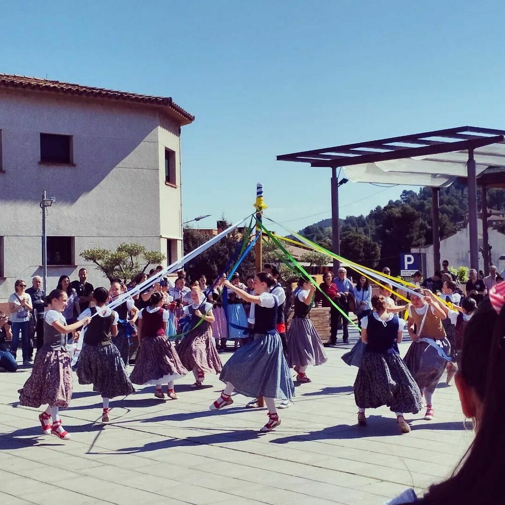 montcatalan's tweet photo. #Tradicionals #Caramelles #bonapasqua @esbartrocasagna #Gelida #Penedès https://t.co/ciX1iZ4nGz https://t.co/y3JrH0osOz