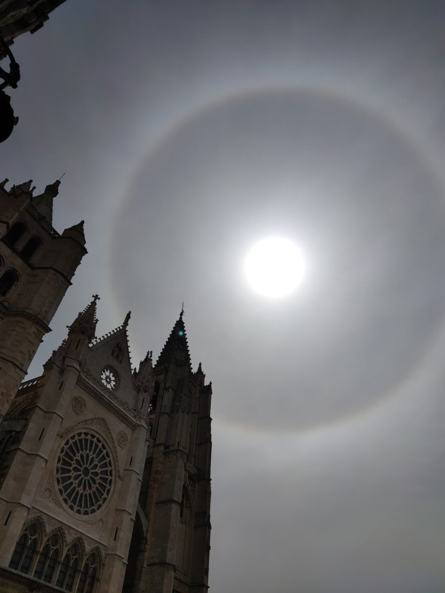 EvaRodrgz's tweet photo. @ElTiempoA3 Despidiendo la Semana Santa desde la Catedral https://t.co/5GXapHkJ1h