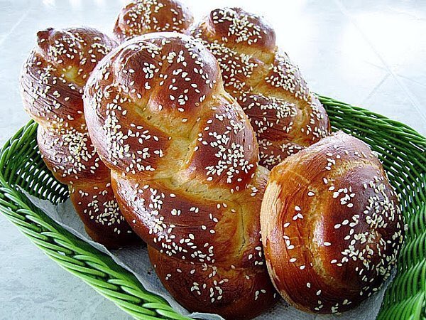 ArmCuisine's tweet photo. #Choreg (չորեկ) Armenian Easter Bread 🥖 

#ArmenianFood 🇦🇲 https://t.co/7yS56TQhuS