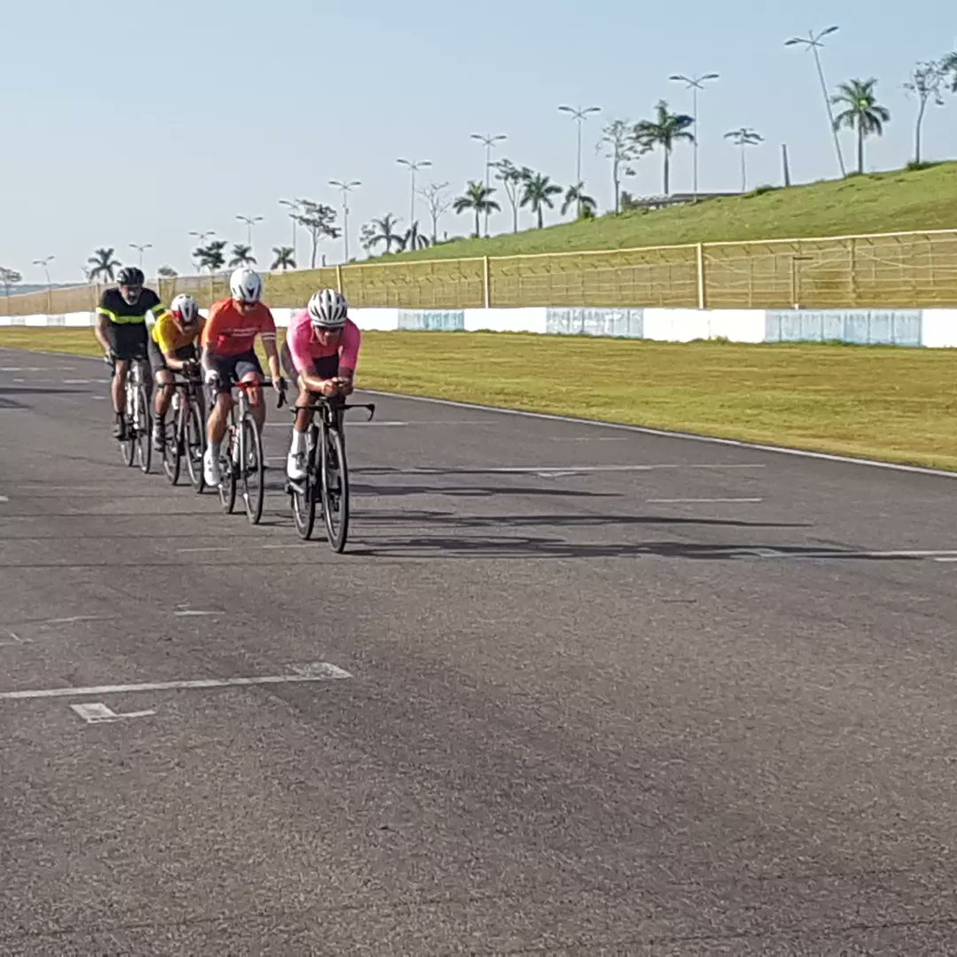 willianesporte's tweet photo. Nós acreditamos no esporte goiano e goianiense! @prefeituradegyn
@smesporte_ @alvaro_universo @rogerioodacruz
@jordevarosa
Desafio @fernandobicicletas 100km de ciclismo 🚴♂️🚴♀️
#PrefeituraDeGoiania #SMESP #CuidandoDeVc #EsporteEducacaoLevadosSerio #Ciclismo https://t.co/32mx4oKJsX
