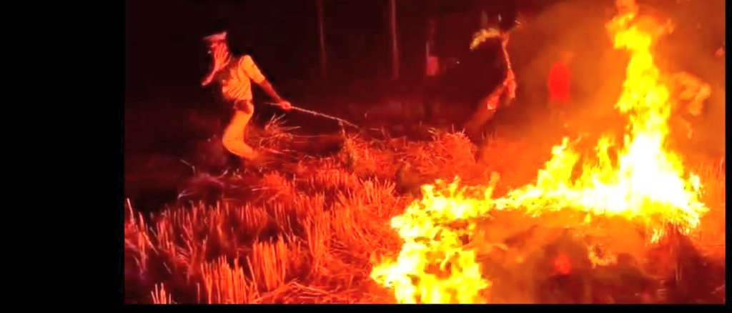 maharajganjpol's tweet photo. #MaharajganjPolice
थाना कोतवाली क्षेत्रांतर्गत एक गांव में आग लगने की सूचना पर उ0नि0 मनीष पटेल द्वारा ग्राम वासियों के साथ मिलकर आग पर काबू पाया गया, जिसकी गांव में खूब सराहना की गई।
#UPPolice https://t.co/3RvGmmkap8