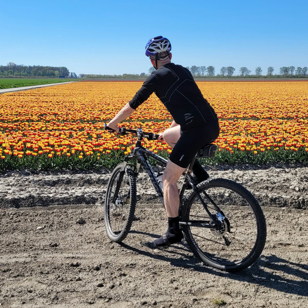 Pasen heerlijk begonnen met een rondje MBT waarbij ik ook langs prachtige bloeiende tulpenvelden kwam. Fijne paasdagen iedereen!