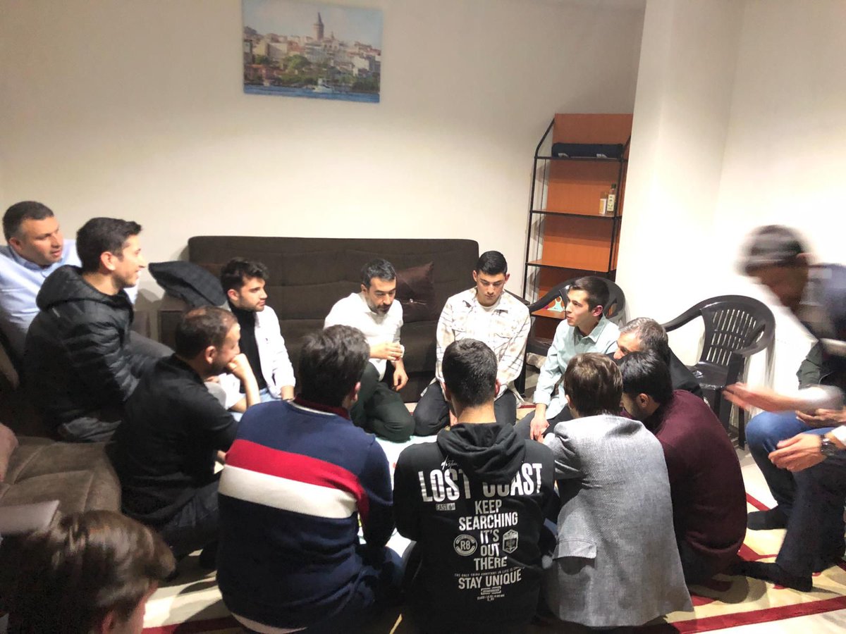 uniakankara's tweet photo. 📍Çubuk 

İl Başkanımız @hakanhanozcan, İlçe Başkanımız @erhan_kuscu, Belediye Başkanımız @avbakidemirbas ile birlikte öğrenci arkadaşlarımıza misafir olup 'sahur' yaptık..😊☕
Ramazan demek, bereket demek..😌🤲🏻 https://t.co/inqgW3FJop