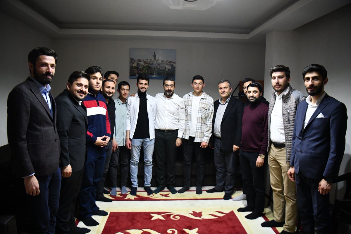 uniakankara's tweet photo. 📍Çubuk 

İl Başkanımız @hakanhanozcan, İlçe Başkanımız @erhan_kuscu, Belediye Başkanımız @avbakidemirbas ile birlikte öğrenci arkadaşlarımıza misafir olup 'sahur' yaptık..😊☕
Ramazan demek, bereket demek..😌🤲🏻 https://t.co/inqgW3FJop