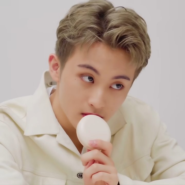 marklee_pics's tweet photo. #MARKLEE  #마크 in NATURE REPUBLIC Photoshoot Behind｜HIGHTEEN DIARY📔
He looks so good with his hair up like this. https://t.co/plgk8TonyE