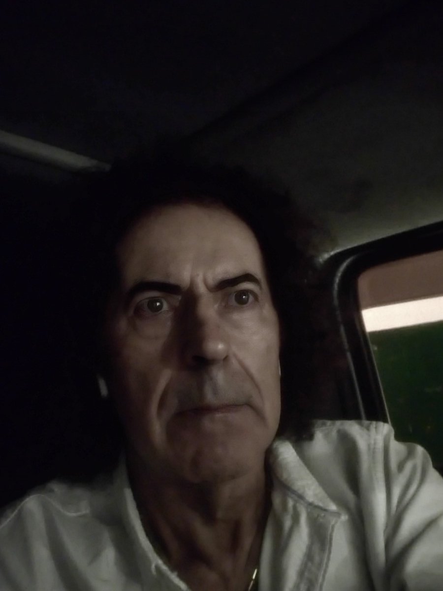 Muitos projectos a decorrer , muita saudade de dormir com o meu pai como quando era pequeno e muita saudade de dormir com os meus filhos  , a vida é um sufoco,  aproveitem ao máximo a serem felizes .

Que Deus vos abençoe