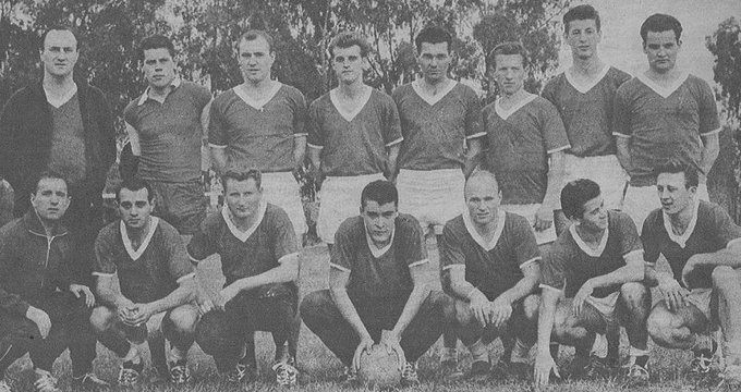 Steve1T's tweet photo. #60THChampionsCup: #OnThisDay in 1963: Andy Mate scored twice for hosts #NYHungariaSC as it advanced to Tournament’s 2nd Round after 2:2 tie w/visiting @mulosdeloro in 2nd leg (5:4 agg.) at #Bronx's #GaelicPark. Jorge Rodríguez & Gustavo Peña tallied for #CDOro. (Photo-@EF_Lugo) https://t.co/qbMWxBmkxV