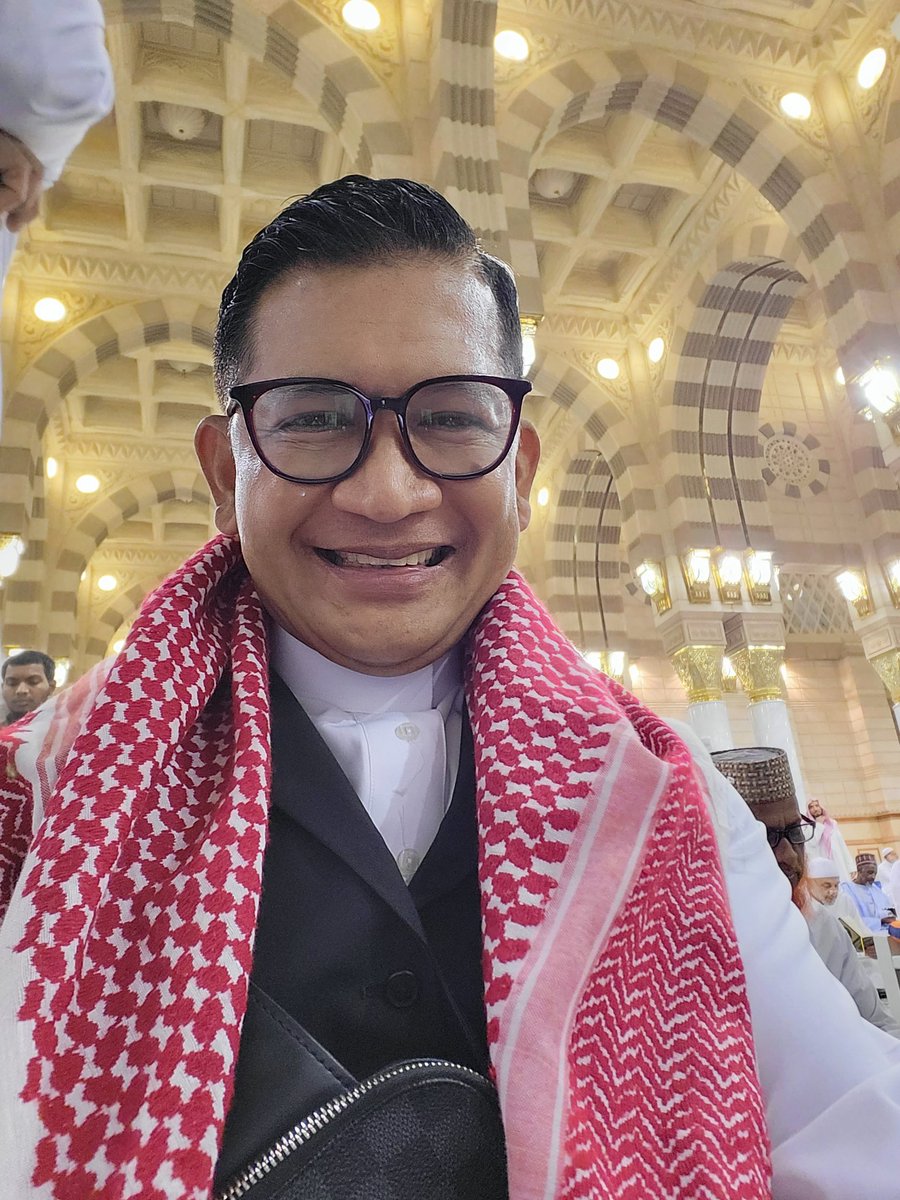 lungbung's tweet photo. Thank you everyone to taking care of my team may Allah bless you and your family
ขอบคุณในการดูแลและขอพระองค์อัลลอฮ์ตอบแทนทุกคน #Umrah #Medina #teamchart #อุมเราะห์1433 #ทีมชาติ https://t.co/09pwajRJ1b
