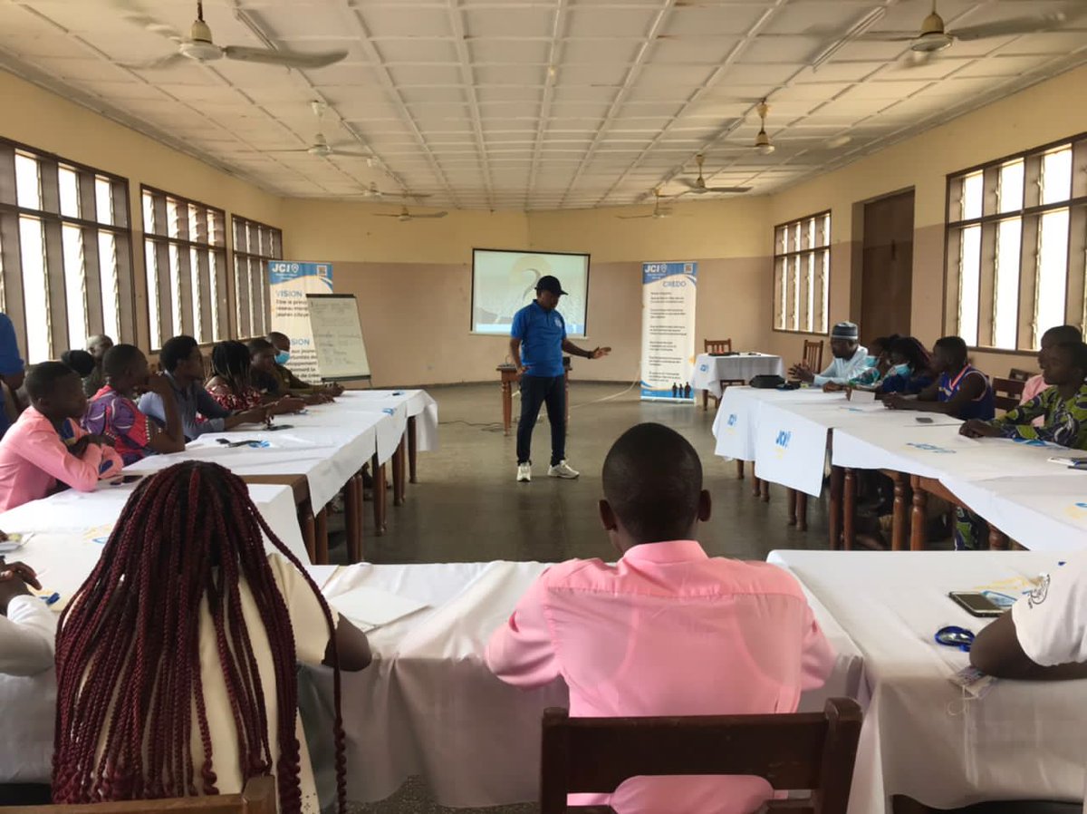 DenonDr's tweet photo. 25 membres aspirants à la JCI Pioneer ; c'était mon auditoire hier 16 Avril 2022 à la formation sur JCI une chance de réussir. L'ambiance était très conviviale. Les participants très satisfaits à l'évaluation finale. *Training is our duty* https://t.co/CE1nEpLoeD