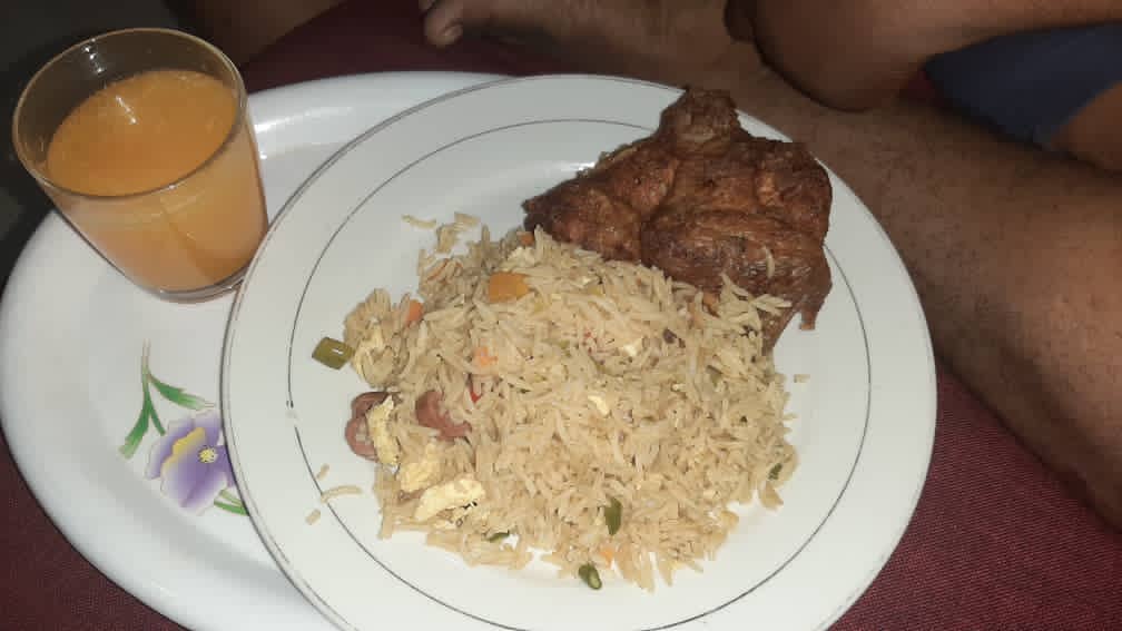 ADarmong's tweet photo. I say make i cool down small this rain is not my mate.....
Cold will stain your white....

#Foodie #foodphotography #foodlum #foodblogger #foodmoon https://t.co/3p0ZGirkJ0