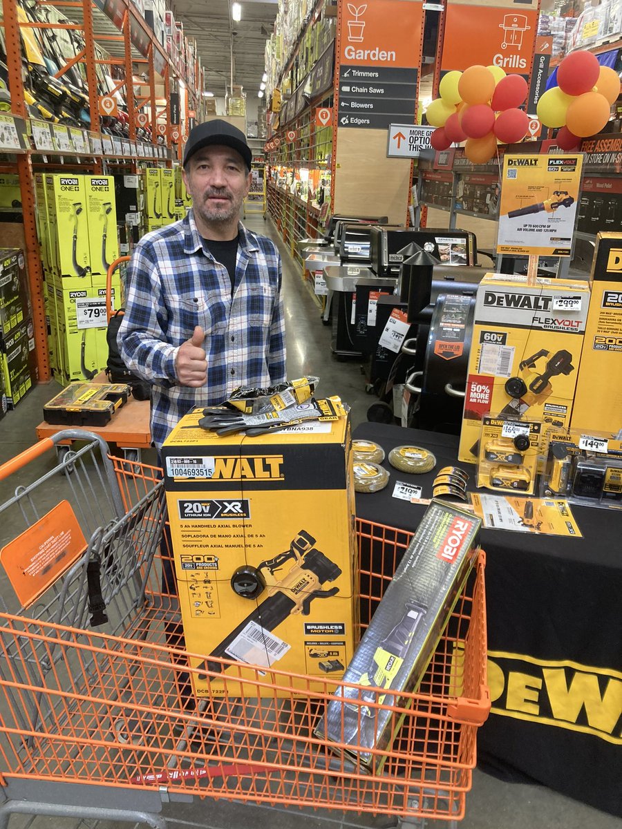 thEonEDM's tweet photo. Driving sales with our Dewalt Event!, demonstrating the power of our @DEWALTtough tools showing innovation with hands-on experiencing the performance of FLEXVOLT. @josephgarciathd @DonnaDthd1013 @katiebertoldi @CarlosH_TC1013 https://t.co/SIQLiwGe4Z